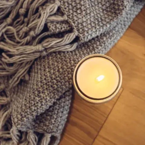 Tee für deine Wohlfühlzeit cozy moments kerze decke