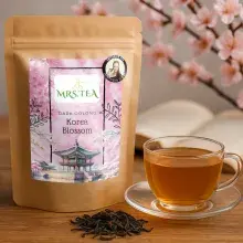 Korea Blossom mit tasse koreanischer Oolong Tee dunkel